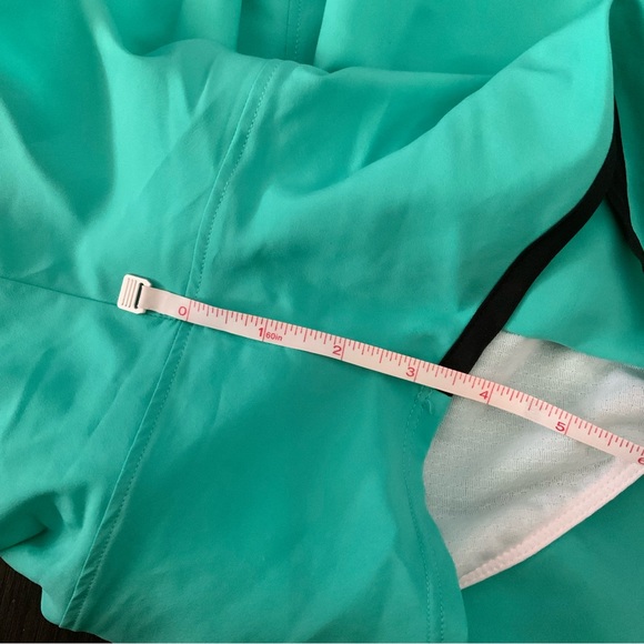 Under Armour Lined Athletic Shorts - Picture 4 of 5